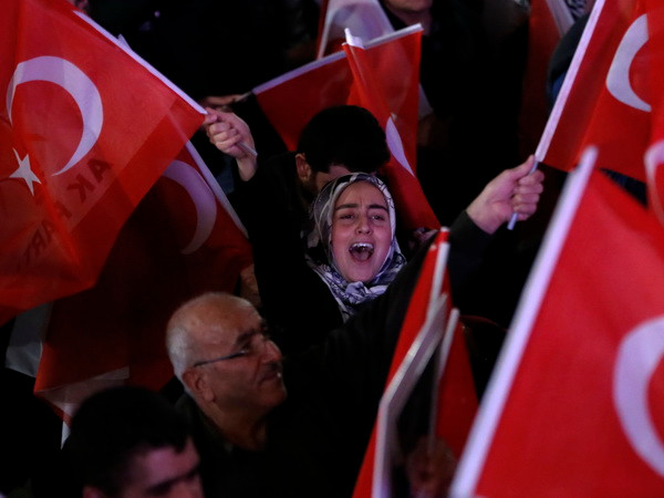 Ủy ban Bầu cử Thổ Nhĩ Kỳ bác yêu cầu hủy kết quả trưng cầu dân ý ảnh 1