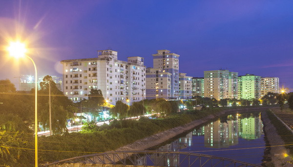 Tổ hợp chung cư tại khu đô thị Linh Đàm. (Ảnh: Trọng Đạt/TTXVN) Xây dựng đô thị Thủ đô: Bài 2 - Những “mảng vàng” cần tô lại ảnh 2