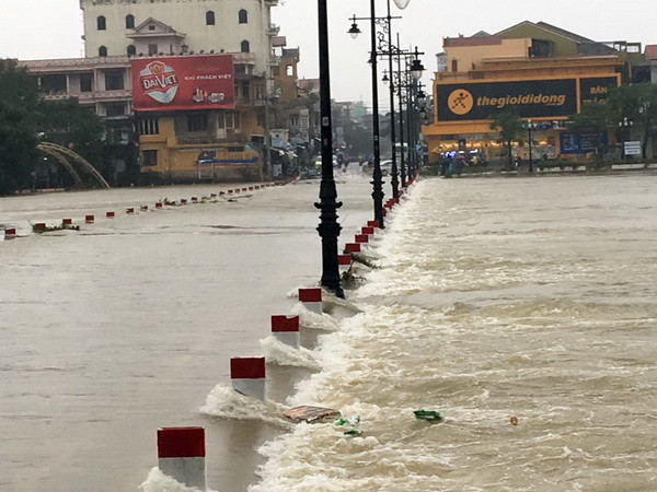 Trung Bộ tiếp tục lũ chồng lũ trong 10 ngày tới, Bắc Bộ hanh khô ảnh 1