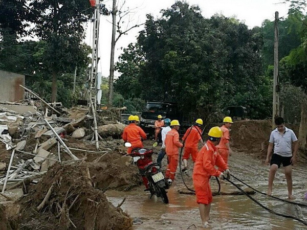 Yên Bái đảm bảo sớm cấp điện trở lại cho người dân vùng lũ ảnh 1