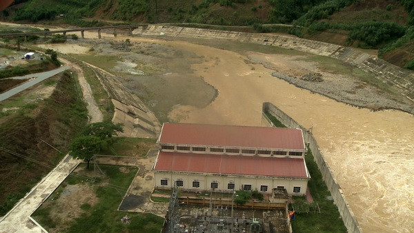 Vận hành xả tràn tại hồ thủy lợi lớn nhất tỉnh Nghệ An ảnh 1