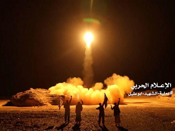 Phiến quân Houthi lại bắn tên lửa đạn đạo vào Saudi Arabia ảnh 1