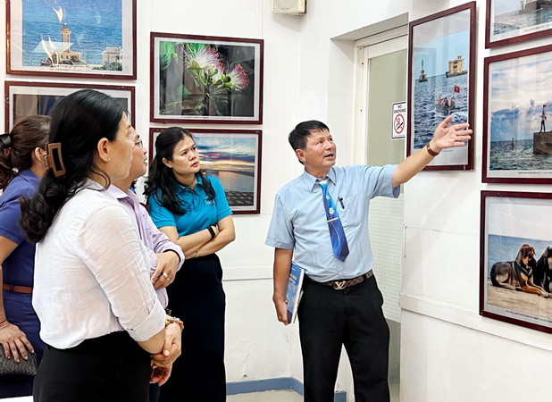 Triển lãm nhiếp ảnh “Trường Sa-nhà giàn-qua ống kính nhiếp ảnh” ảnh 1