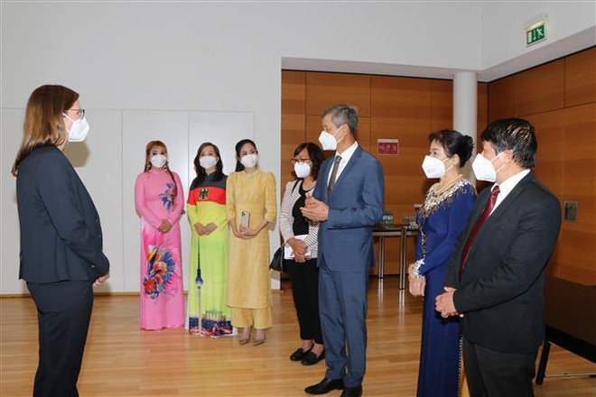 Cộng đồng người Việt tại Đức quyên góp ủng hộ nhân dân vùng lũ Tây Đức ảnh 2