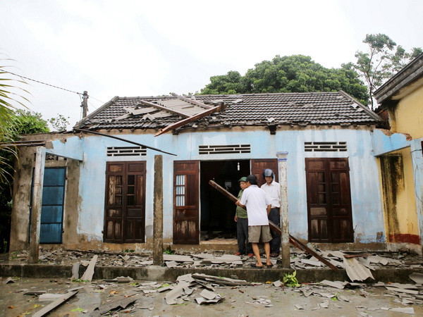 Lốc xoáy đầu mùa làm sập và hư hại gần 80 ngôi nhà tại Yên Bái ảnh 1