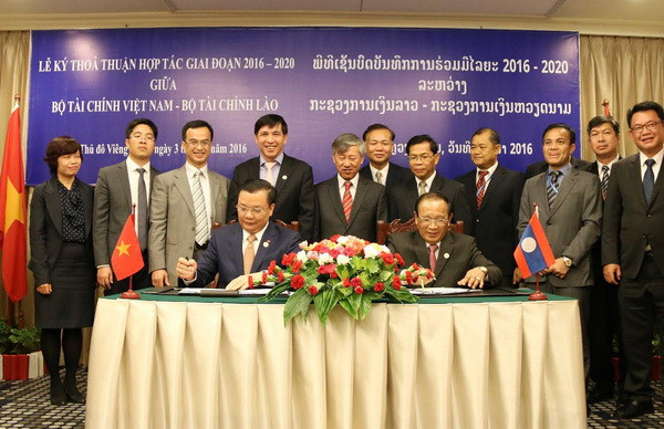 Việt Nam và Lào ký thỏa thuận tăng cường hợp tác tài chính ảnh 1