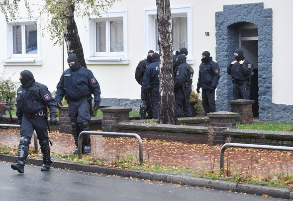 Đức triển khai chiến dịch quy mô lớn chống các hoạt động hỗ trợ IS ảnh 1