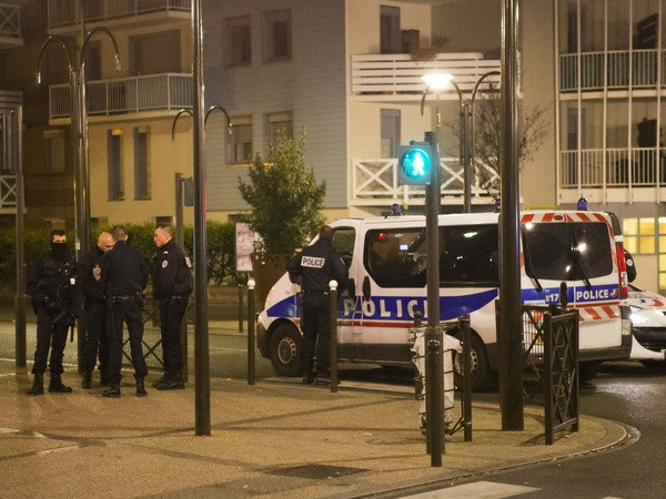 Cảnh sát Pháp bắt giữ đối tượng nổ súng ở thủ đô Paris ảnh 1
