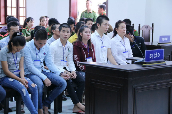 Án phạt nghiêm khắc đối với các bị cáo gây rối trật tự nơi công cộng ảnh 1