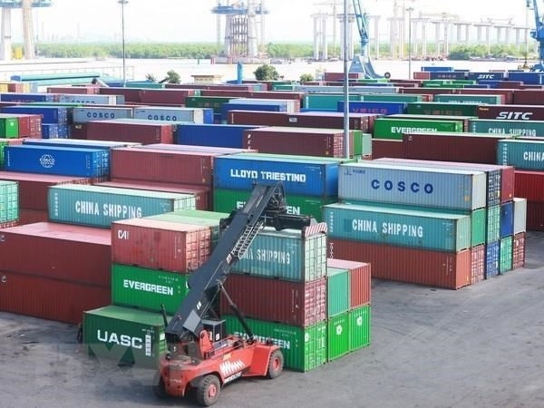 Phế liệu đang đã lưu giữ tại cảng biên thuộc Cục Hải quan các tỉnh, thành phố. (Ảnh: TTXVN) Tăng cường phối hợp liên ngành quản lý nhập khẩu phế liệu ảnh 2
