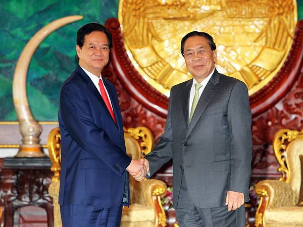 Thủ tướng Nguyễn Tấn Dũng hội kiến Tổng Bí thư, Chủ tịch nước Lào ảnh 1