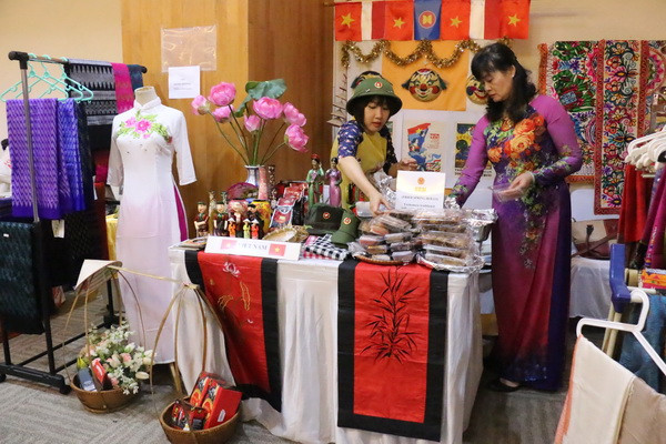 Hội chợ từ thiện phụ nữ ASEAN góp phần kết nối cộng đồng tại Jakarta ảnh 1