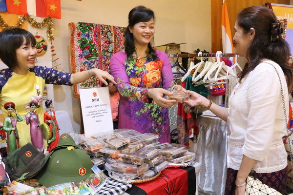 Hội chợ từ thiện phụ nữ ASEAN góp phần kết nối cộng đồng tại Jakarta ảnh 3