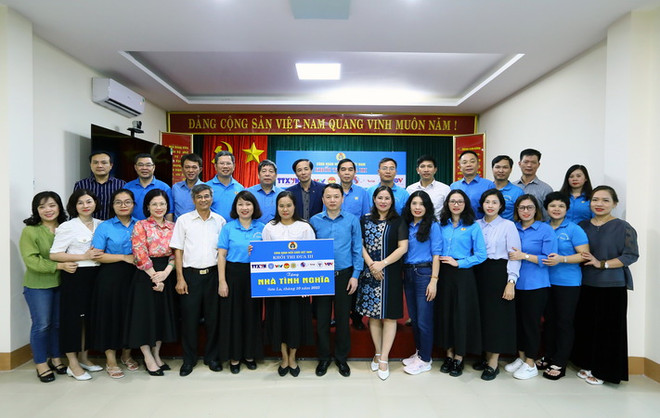 Trao nhà tình nghĩa, tập huấn nghiệp vụ Công đoàn của Khối Thi đua III ảnh 1