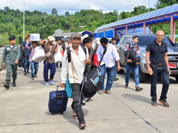 Hàng chục nghìn lao động nước ngoài tại Thái Lan trở về nước ảnh 1