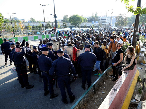 Pháp cưỡng chế di dời 2.500 người nhập cư sống trong điều kiện tồi tàn ảnh 1