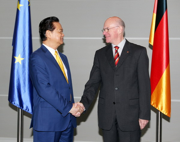 Thủ tướng Nguyễn Tấn Dũng hội kiến với Chủ tịch Quốc hội Đức ảnh 1