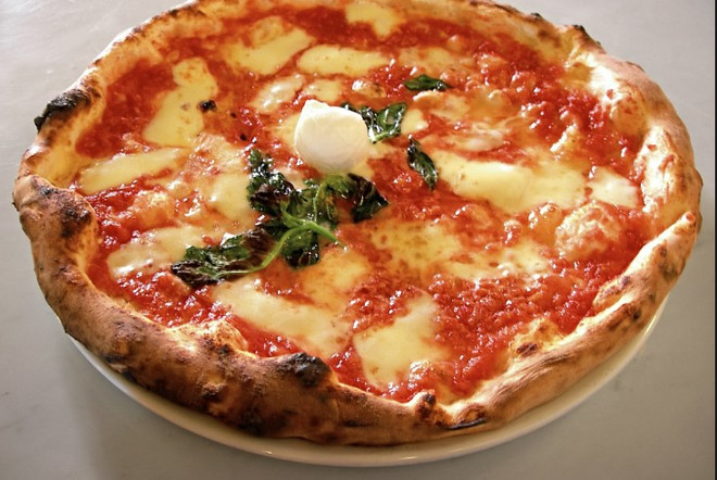 Domino tháo chạy khỏi "cái nôi của bánh pizza" ở Italy ảnh 2