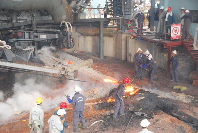 [Photo] Nhà máy gang thép lớn nhất Tây Bắc cho mẻ gang đầu ảnh 4