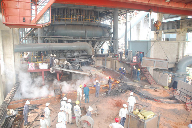 [Photo] Nhà máy gang thép lớn nhất Tây Bắc cho mẻ gang đầu ảnh 2