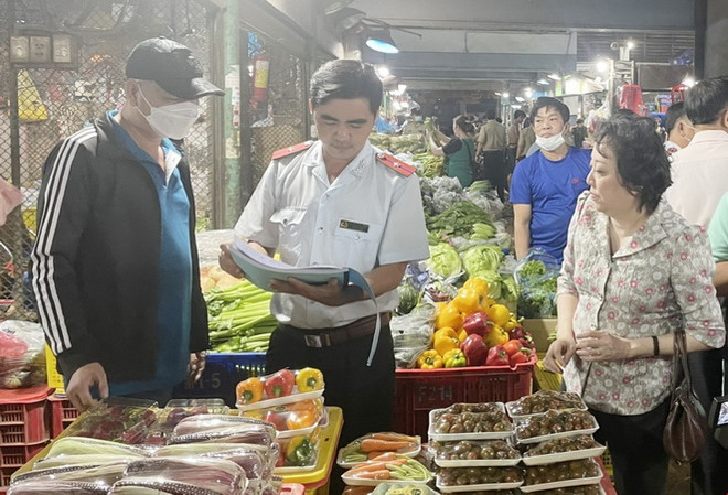 TP.HCM: Cần xử lý dứt điểm chợ tự phát “ăn theo” chợ đầu mối ảnh 1