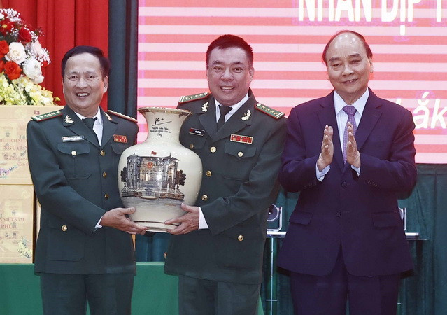 Chủ tịch nước kiểm tra trực Tết 2023 của Bộ đội Biên phòng Đắk Lắk ảnh 1