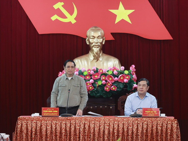 Thủ tướng Phạm Minh Chính làm việc với lãnh đạo chủ chốt tỉnh Nam Định. (Ảnh: Dương Giang/TTXVN) Nam Định phải trở lại là một trong những trung tâm phát triển phía Bắc ảnh 1
