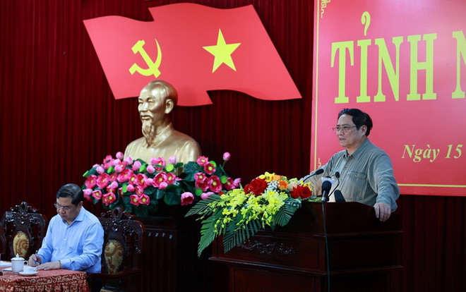 Thủ tướng Phạm Minh Chính phát biểu chỉ đạo tại buổi làm việc với lãnh đạo chủ chốt tỉnh Nam Định. (Ảnh: Dương Giang/TTXVN) Nam Định phải trở lại là một trong những trung tâm phát triển phía Bắc ảnh 3