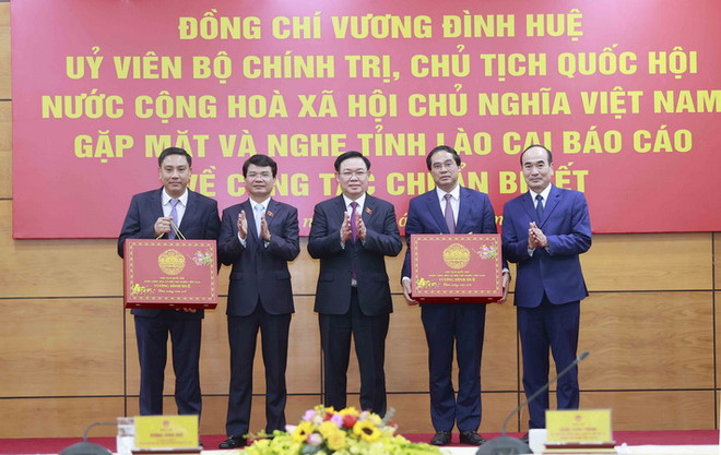 Chủ tịch Quốc hội Vương Đình Huệ thăm làm việc, chúc Tết tại Lào Cai ảnh 3