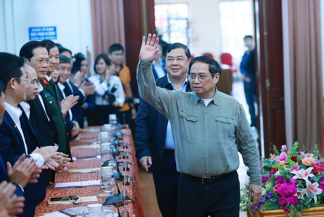 Thủ tướng Phạm Minh Chính đến làm việc với lãnh đạo chủ chốt tỉnh Nam Định. (Ảnh: Dương Giang/TTXVN) Nam Định phải trở lại là một trong những trung tâm phát triển phía Bắc ảnh 2