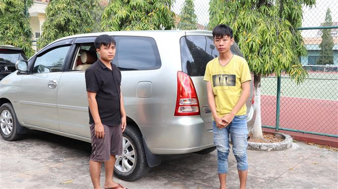 Bình Phước: Phát hiện 2 đối tượng dùng ôtô vận chuyển pháo lậu ảnh 1