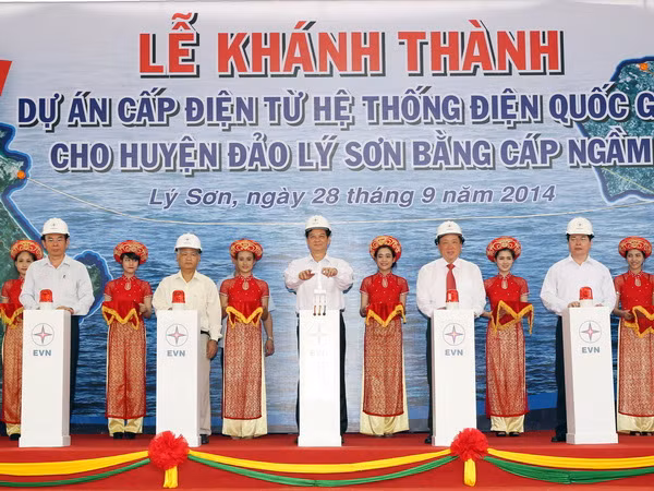 Thủ tướng dự lễ khánh thành cấp điện quốc gia ra đảo Lý Sơn ảnh 1