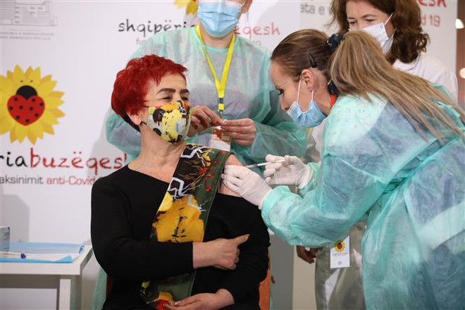 Các nước nỗ lực đẩy nhanh chương trình tiêm vắcxin COVID-19 ảnh 2