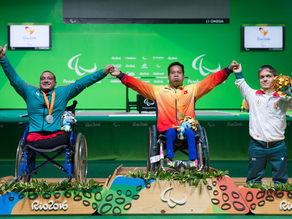 Long An khen thưởng đột xuất vận động viên khuyết tật Lê Văn Công ảnh 1