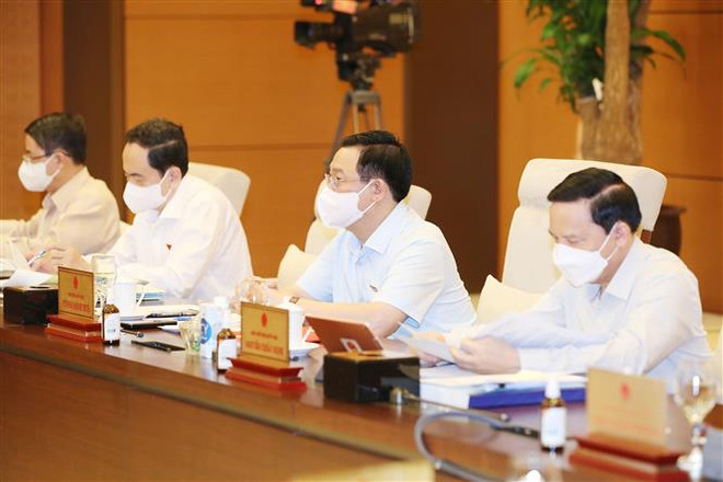 Chủ tịch Quốc hội Vương Đình Huệ và các Phó Chủ tịch Quốc hội tại phiên hop. (Ảnh: Trọng Đức/TTXVN) Nâng cao chất lượng kiểm toán, siết chặt kỷ luật tài chính ảnh 3