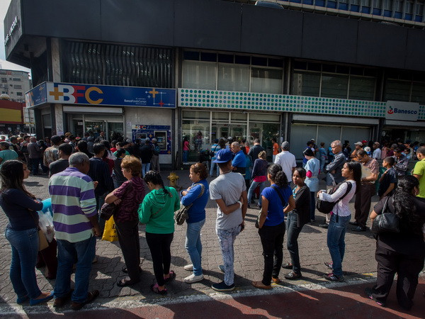 Venezuela quyết định tăng lương tối thiểu và lương hưu lên 50% ảnh 1