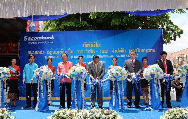 Sacombank phấn đấu trở thành ngân hàng bán lẻ hàng đầu tại Lào ảnh 1