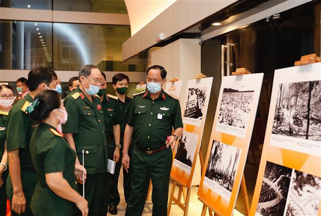 Triển lãm ảnh trực tuyến và tọa đàm chủ đề 'Khát vọng vươn lên' ảnh 1