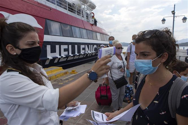 Kiểm tra thân nhiệt không phải là công cụ hiệu quả để chặn COVID-19 ảnh 1