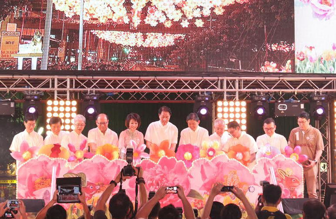 [Photo] Sắc màu Trung thu tràn ngập khu phố người Hoa ở Singapore ảnh 1