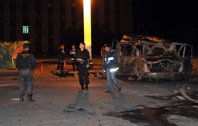 [Photo] Ukraine: Đánh bom nhằm vào xe thủ lĩnh ly khai Donetsk ảnh 1