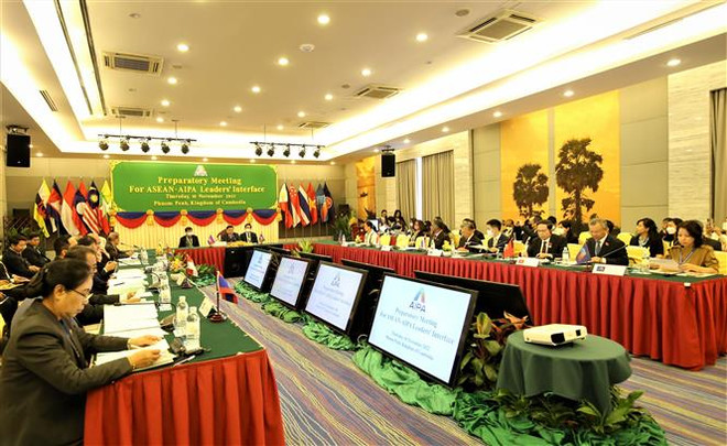 Tiếp tục đoàn kết, tự cường, củng cố vai trò trung tâm của ASEAN ảnh 3