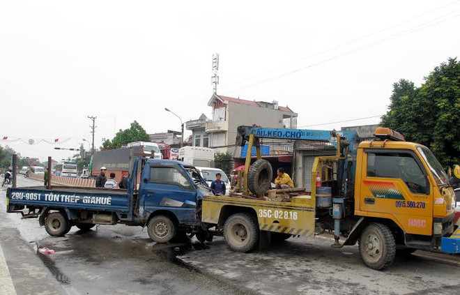 Tai nạn giao thông trên quốc lộ 1A, tài xế rơi xuống đường tử vong ảnh 3