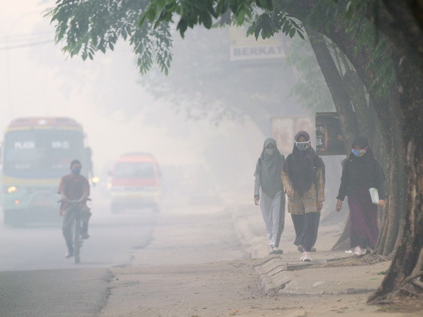 Malaysia sẵn sàng hỗ trợ giúp Indonesia giải quyết khói mù ảnh 1