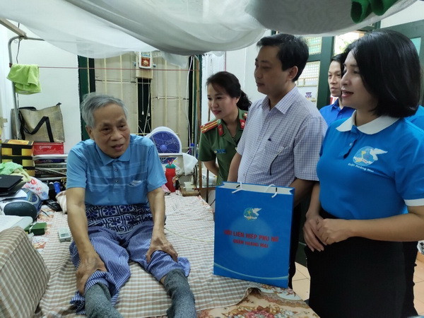 Đảng, Nhà nước có nhiều chính sách ưu đãi với người có công ảnh 3