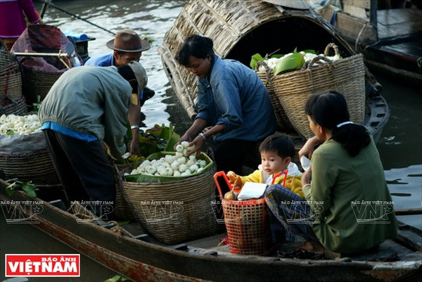 Cần Thơ - "Thủ phủ" miền Tây với gạo trắng nước trong ảnh 4