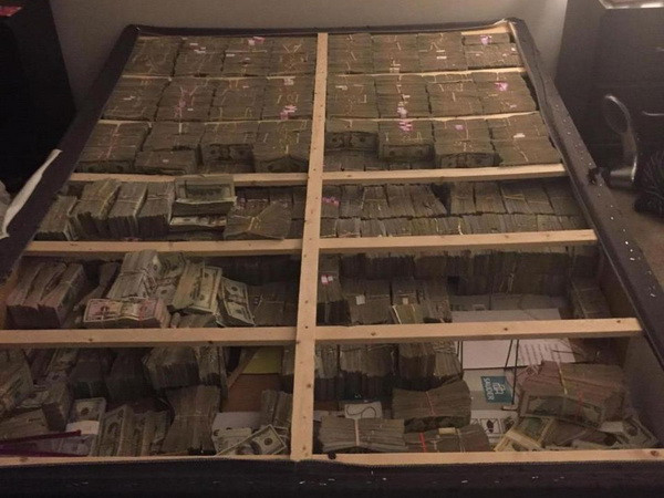 Rửa tiền, giấu 20 triệu USD trong bộ khung nệm giường ảnh 1