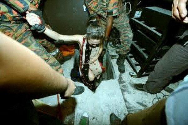 Cảnh sát Malaysia bắt giữ 8 phụ nữ Việt Nam trốn dưới hầm ngầm ảnh 1