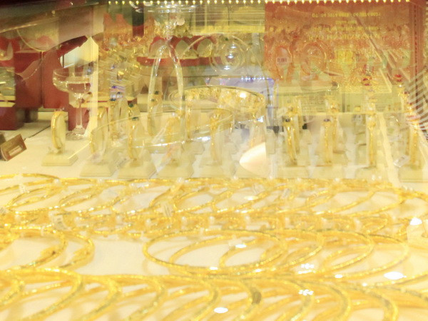 Giả vờ mua rồi cướp vàng bỏ chạy, gây tai nạn giao thông ảnh 1