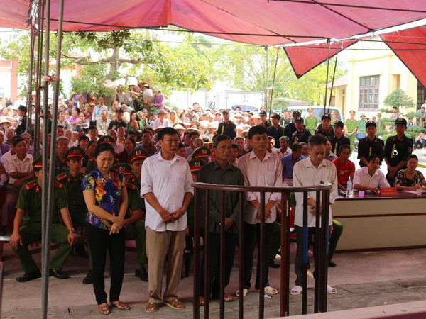 Xét xử cán bộ xã Vũ Bản cấp, bán đất trái phép thu 10 tỷ đồng ảnh 1